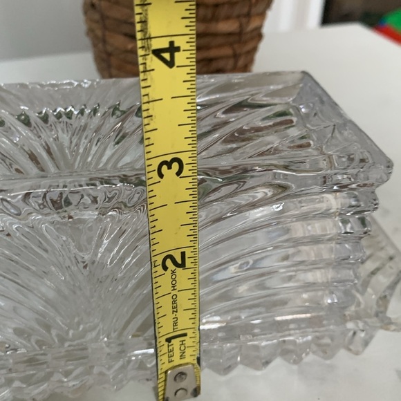 White Crystal Butter Dish With A lid - Picture 6 of 6